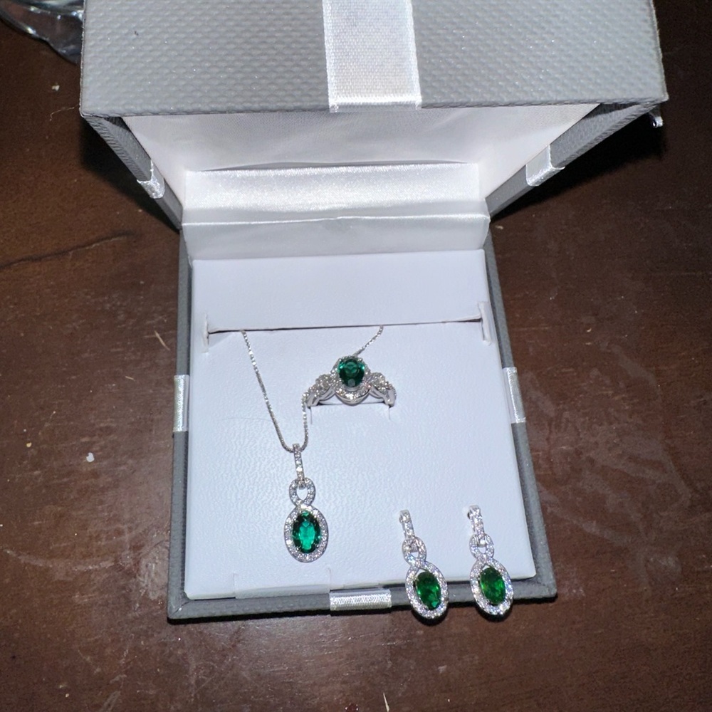 4 piece Emerald Jewelry Set